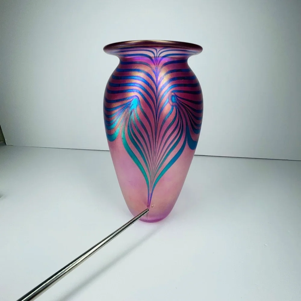 Robert Eickholt Signed 1994 Iridescent MCM Pulled‎ Feather Pink Art Glass Vase